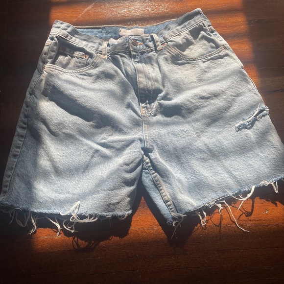Topshop Distressed Jean Short with Side-Rip Detail - Picture 1 of 4